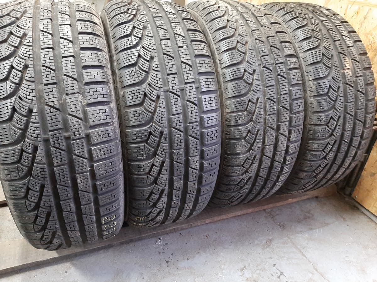 Придбати вживані шини Pirelli Sottozero 225/55 R 16 Придбати вживані шини Pirelli Sottozero 225/55 R 16