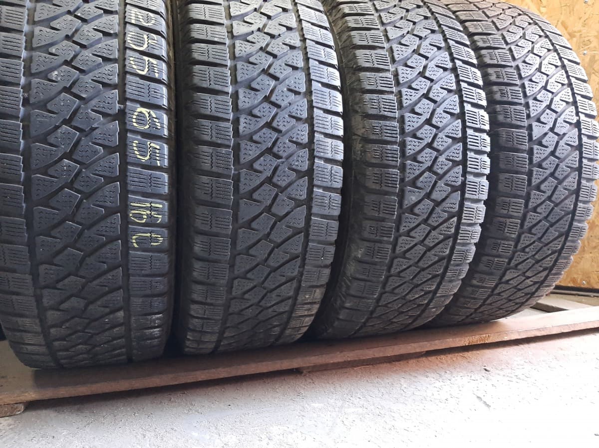 Придбати вживані шини Bridgestone Blizzak W810 235/65 R 16C Придбати вживані шини Bridgestone Blizzak W810 235/65 R 16C