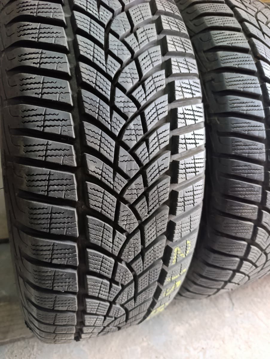 Шини б/у GoodYear Ultra Grip Performance 215/60 R 16 Вживані шини GoodYear Ultra Grip Performance 215/60 R 16