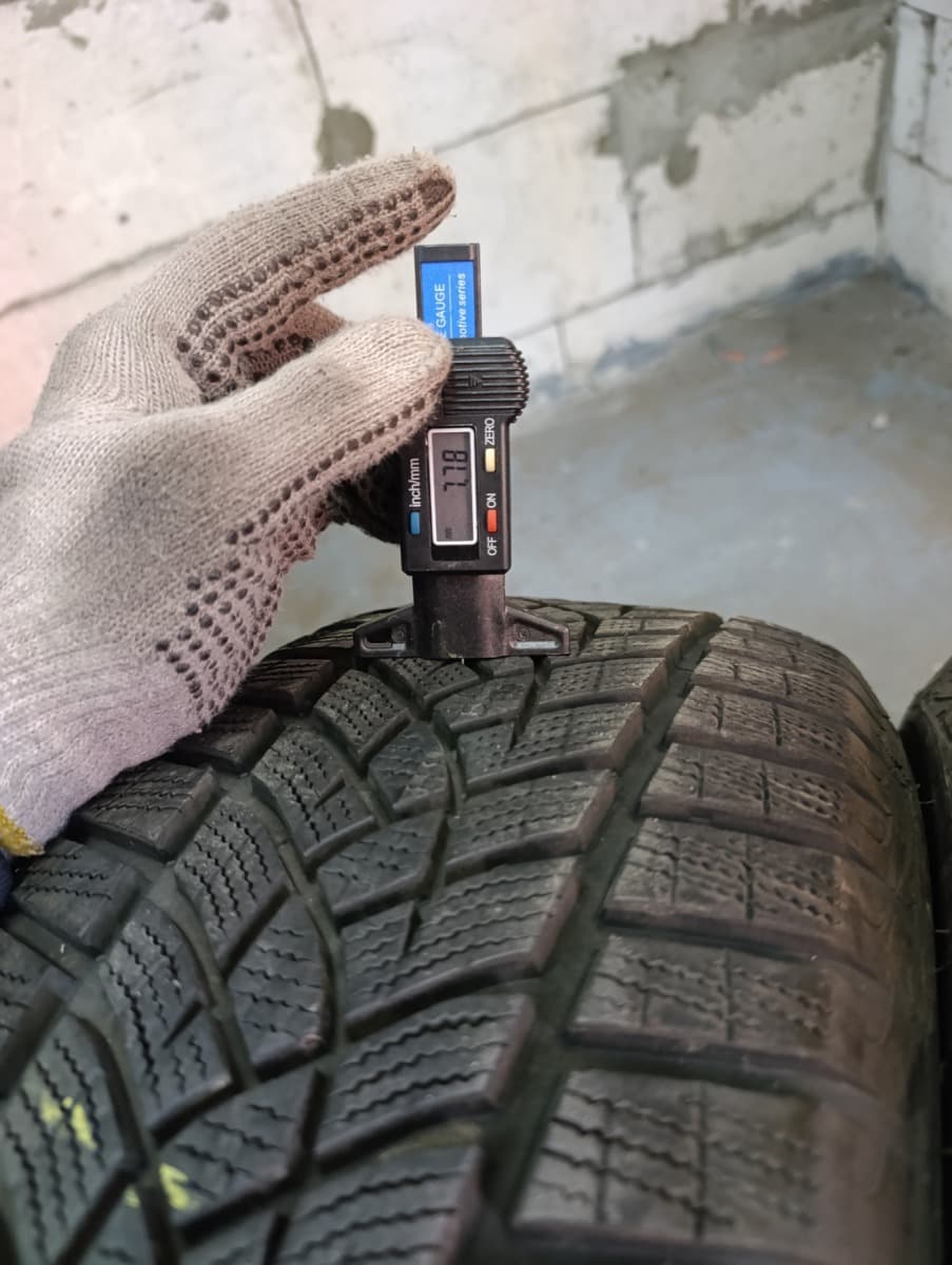 Шини б/у GoodYear Ultra Grip Performance 215/60 R 16 Вживані шини GoodYear Ultra Grip Performance 215/60 R 16