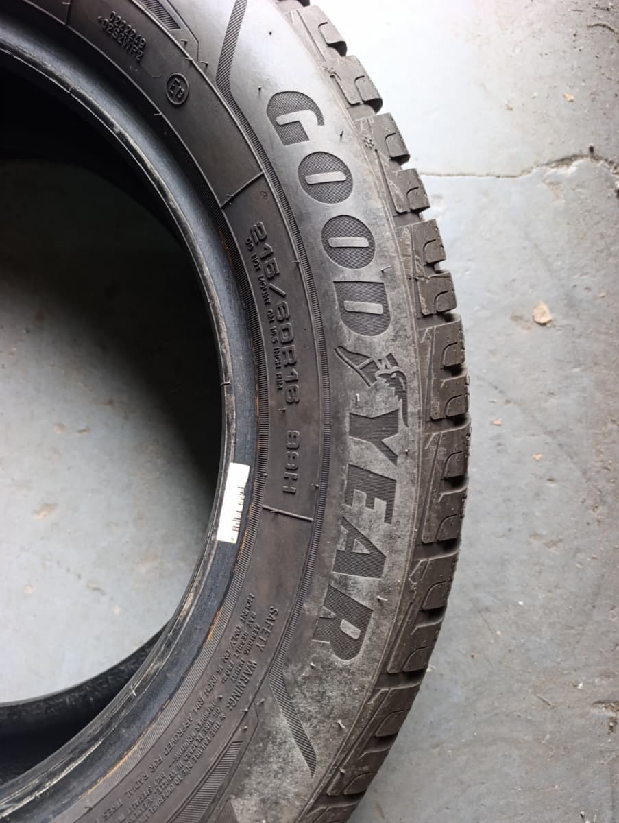 Шини б/у GoodYear Ultra Grip Performance 215/60 R 16 Вживані шини GoodYear Ultra Grip Performance 215/60 R 16