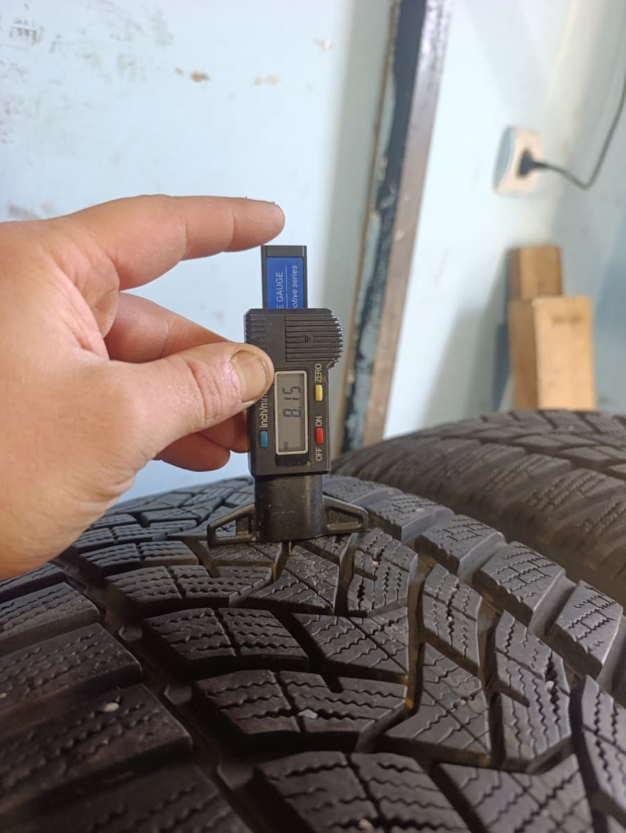 Шини б/у Dunlop Winter Sport 5 245/45 R 18 Вживані шини Dunlop Winter Sport 5 245/45 R 18