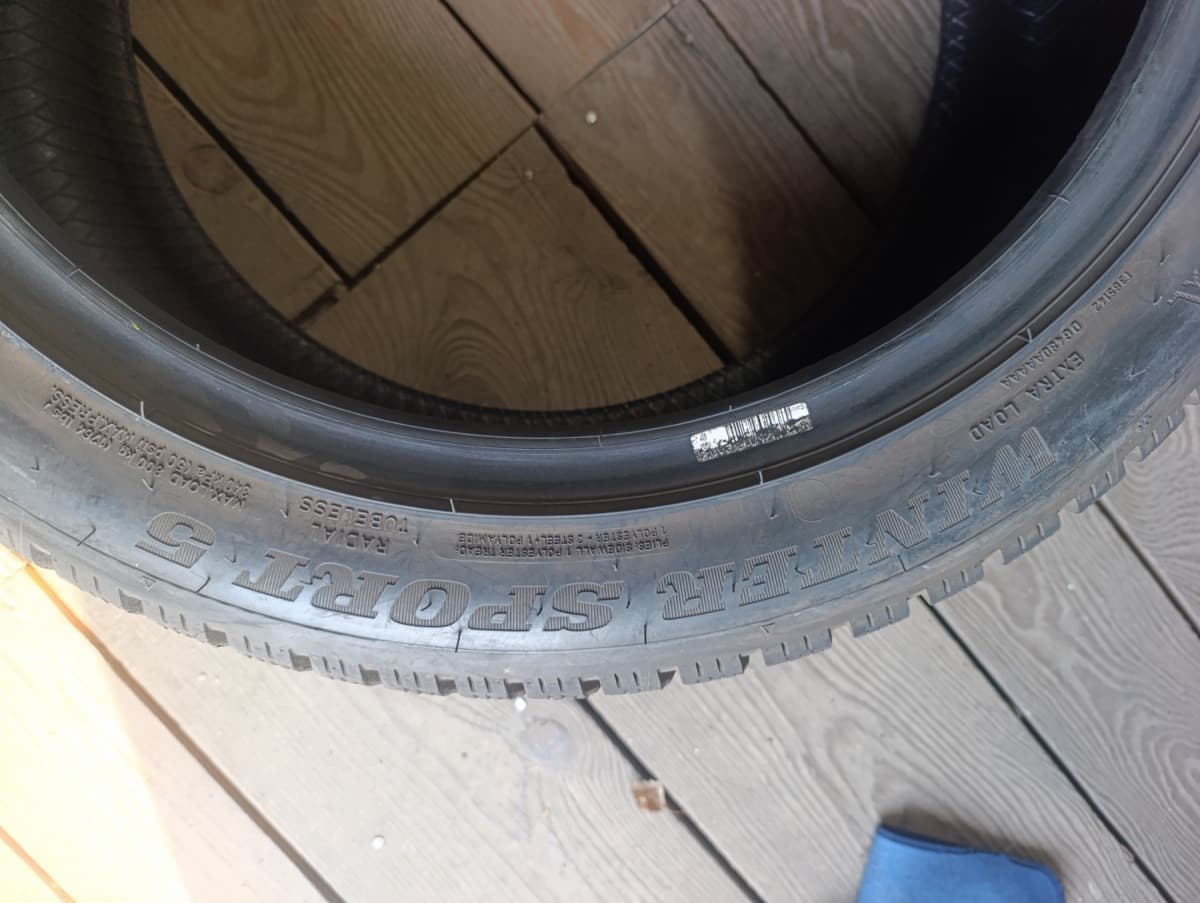 Шини б/у Dunlop Winter Sport 5 245/45 R 18 Вживані шини Dunlop Winter Sport 5 245/45 R 18