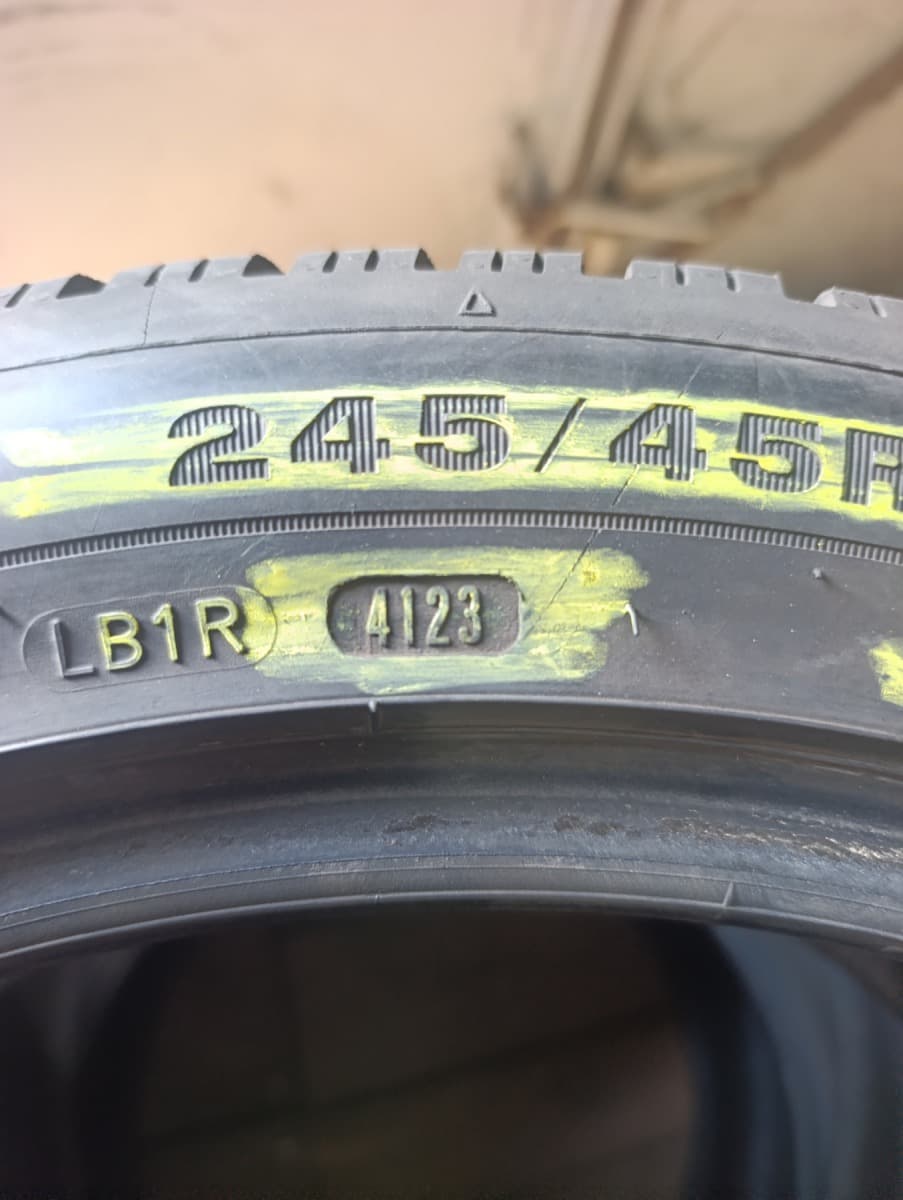 Шини б/у Dunlop Winter Sport 5 245/45 R 18 Вживані шини Dunlop Winter Sport 5 245/45 R 18