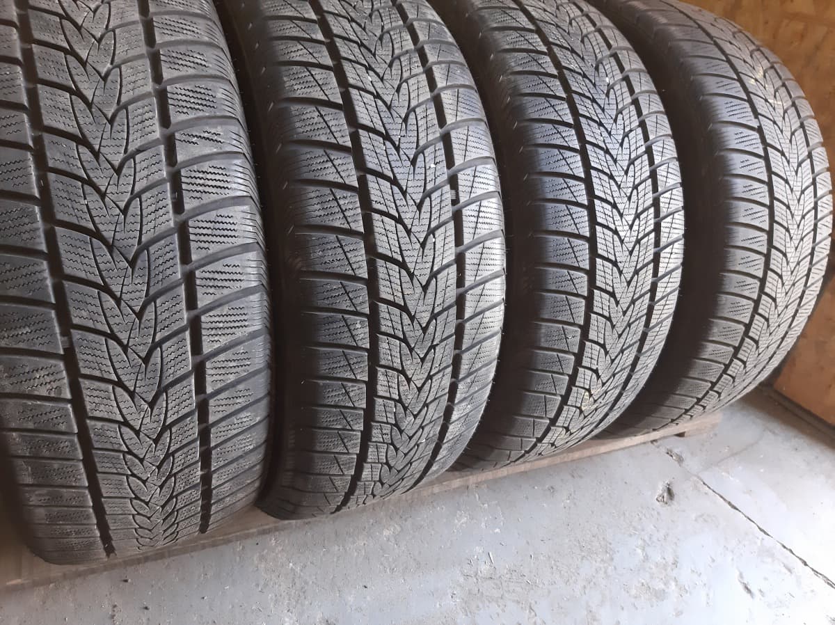 Придбати вживані шини Tristar Snow Power UHP 225/50 R 18 Придбати вживані шини Tristar Snow Power UHP 225/50 R 18