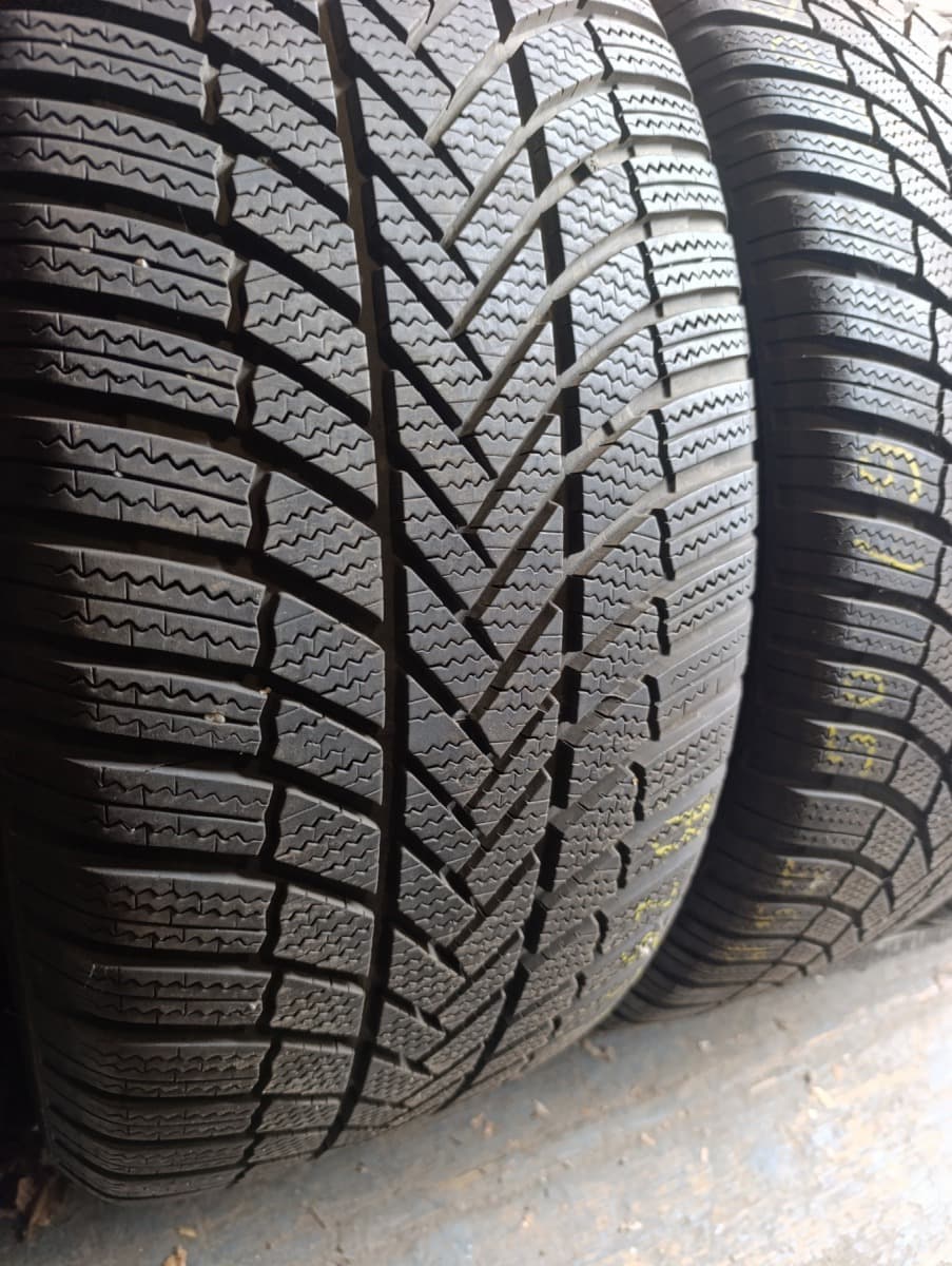 Шини б/у Bridgestone Blizzak- LM005      255/50 R 19 Вживані шини Bridgestone Blizzak- LM005      255/50 R 19