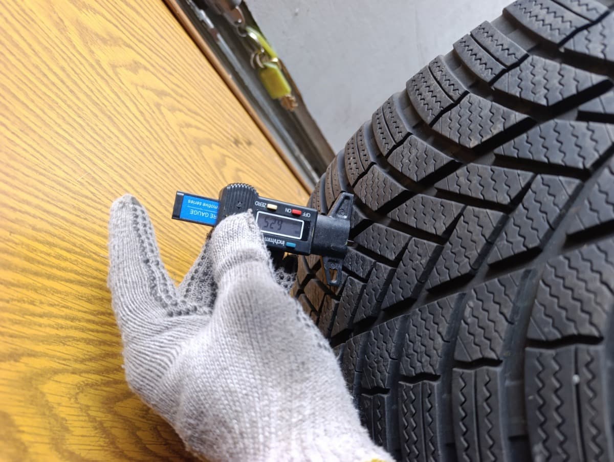 Шини б/у Bridgestone Blizzak- LM005      255/50 R 19 Вживані шини Bridgestone Blizzak- LM005      255/50 R 19