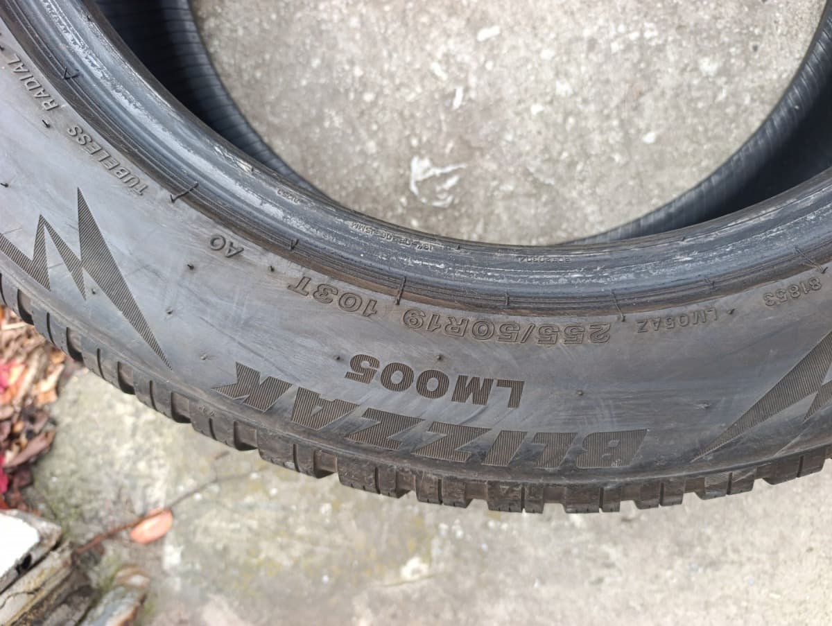 Шини б/у Bridgestone Blizzak- LM005      255/50 R 19 Вживані шини Bridgestone Blizzak- LM005      255/50 R 19