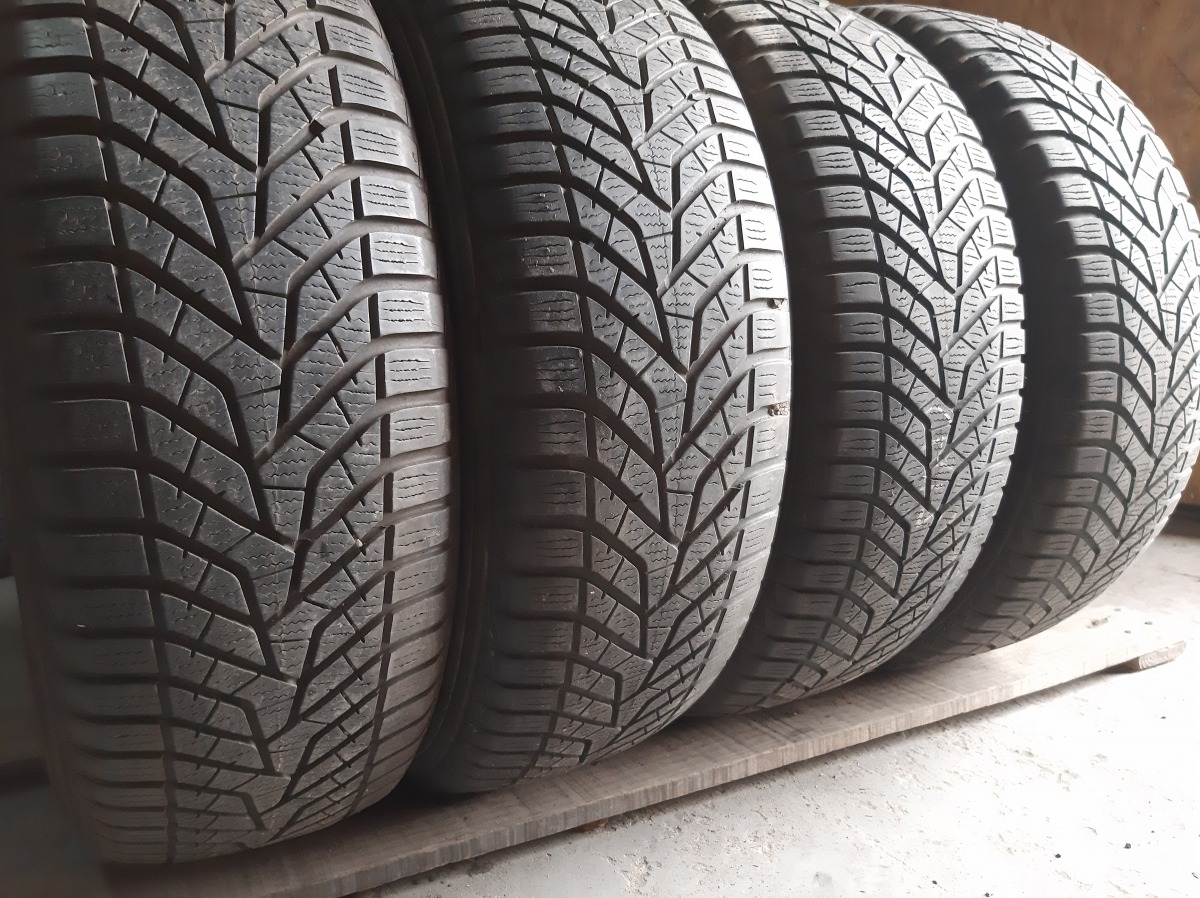 Придбати вживані шини Yokohama Blue Earth Winter V 905    . 215/60 R 16 Придбати вживані шини Yokohama Blue Earth Winter V 905    . 215/60 R 16