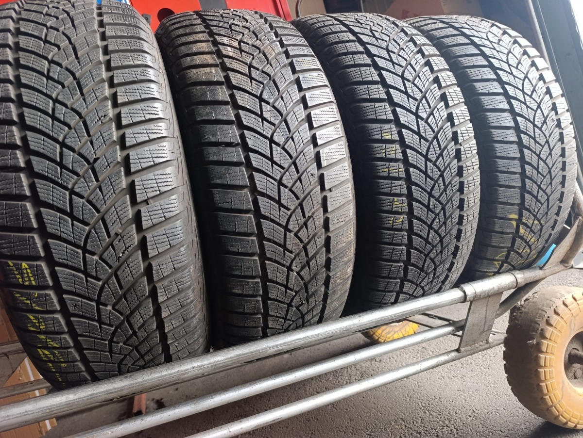 Придбати вживані шини GoodYear Ultra Grip Performance    225/55 R 17 Придбати вживані шини GoodYear Ultra Grip Performance    225/55 R 17
