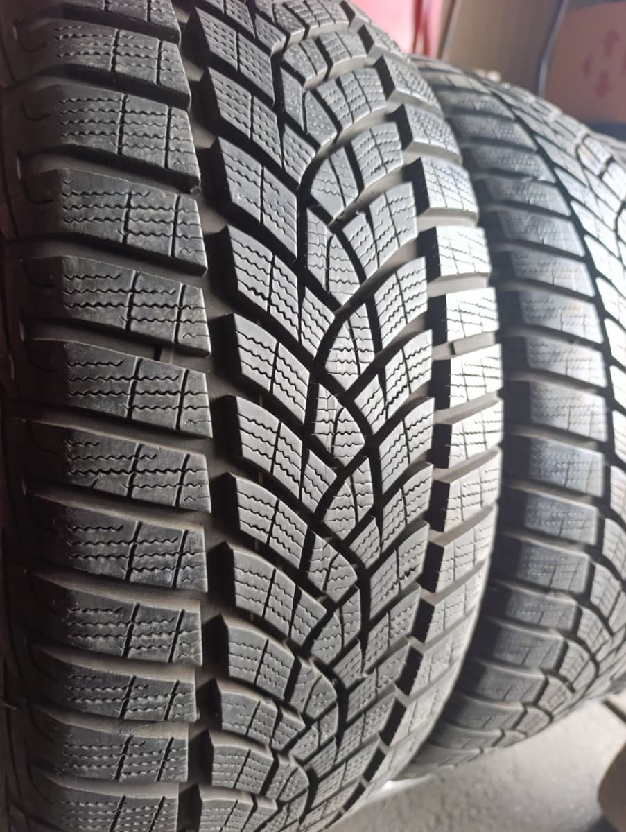 Шини б/у GoodYear Ultra Grip Performance    225/55 R 17 Вживані шини GoodYear Ultra Grip Performance    225/55 R 17