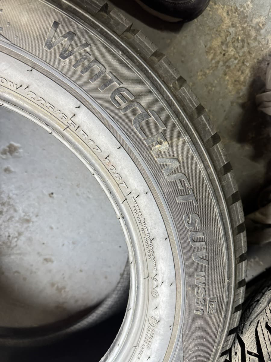 Шини б/у Kumho Winter Craft SUV WS 31 Ice 225/65 R 17 Вживані шини Kumho Winter Craft SUV WS 31 Ice 225/65 R 17