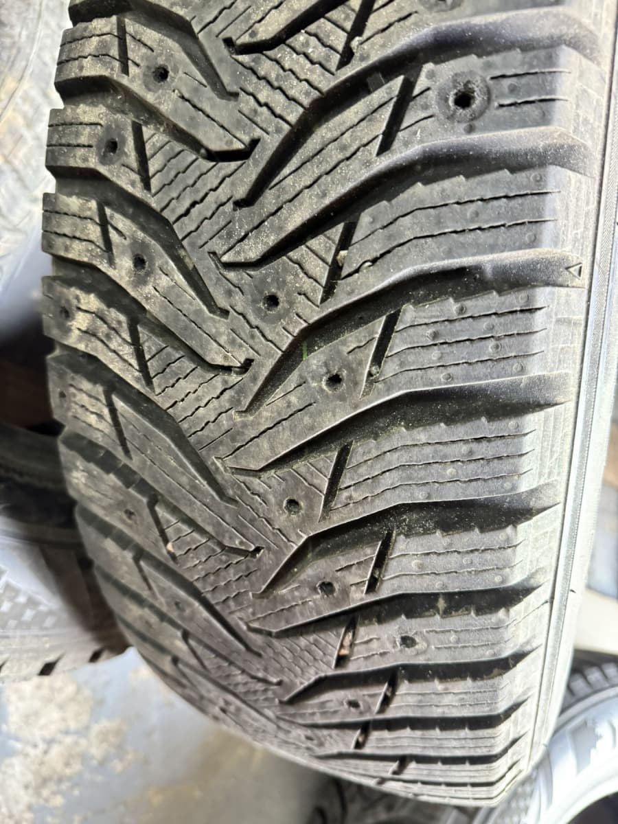 Шини б/у Kumho Winter Craft SUV WS 31 Ice 225/65 R 17 Вживані шини Kumho Winter Craft SUV WS 31 Ice 225/65 R 17