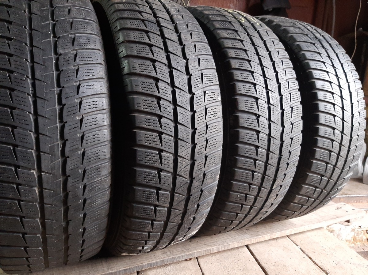 Придбати вживані шини Falken HS 449 EuroWinter   215/60 R 17 Придбати вживані шини Falken HS 449 EuroWinter   215/60 R 17