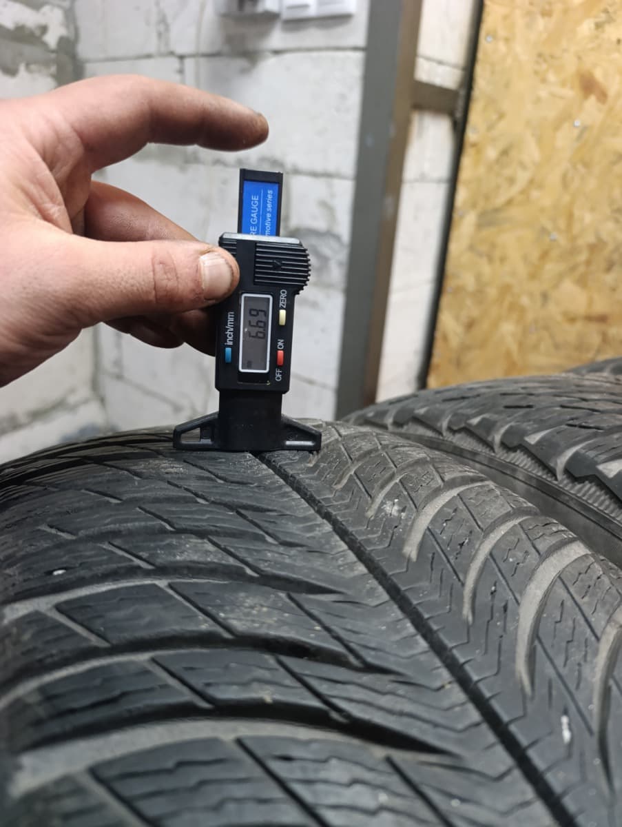 Шини б/у Michelin Pilot Alpin 5 SUV   235/65 R 17 Вживані шини Michelin Pilot Alpin 5 SUV   235/65 R 17