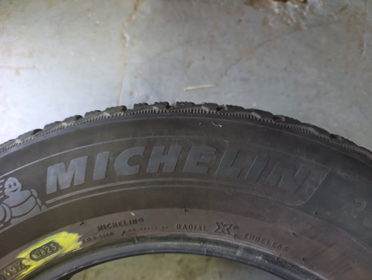 Шини б/у Michelin Pilot Alpin 5 SUV   235/65 R 17 Вживані шини Michelin Pilot Alpin 5 SUV   235/65 R 17