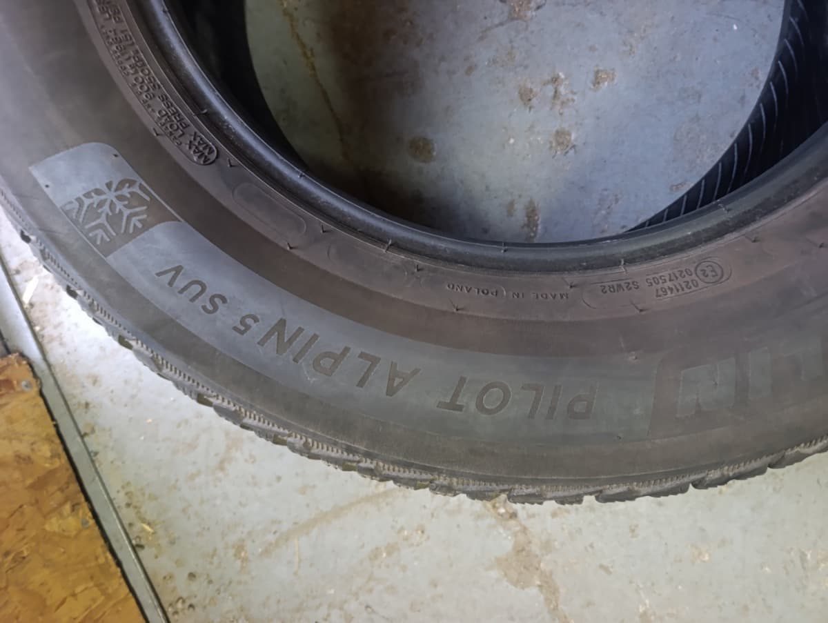 Шини б/у Michelin Pilot Alpin 5 SUV   235/65 R 17 Вживані шини Michelin Pilot Alpin 5 SUV   235/65 R 17