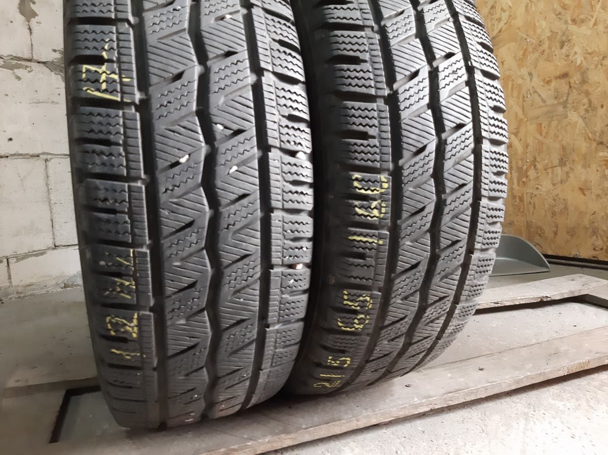 Придбати вживані шини Hankook Winter I Cept LV 215/65 R 16C Придбати вживані шини Hankook Winter I Cept LV 215/65 R 16C