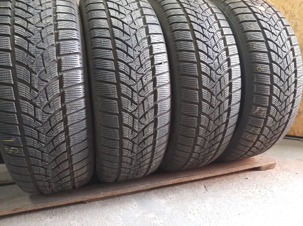Придбати вживані шини Dunlop Winter Sport 5 SUV 235/60 R 18 Придбати вживані шини Dunlop Winter Sport 5 SUV 235/60 R 18