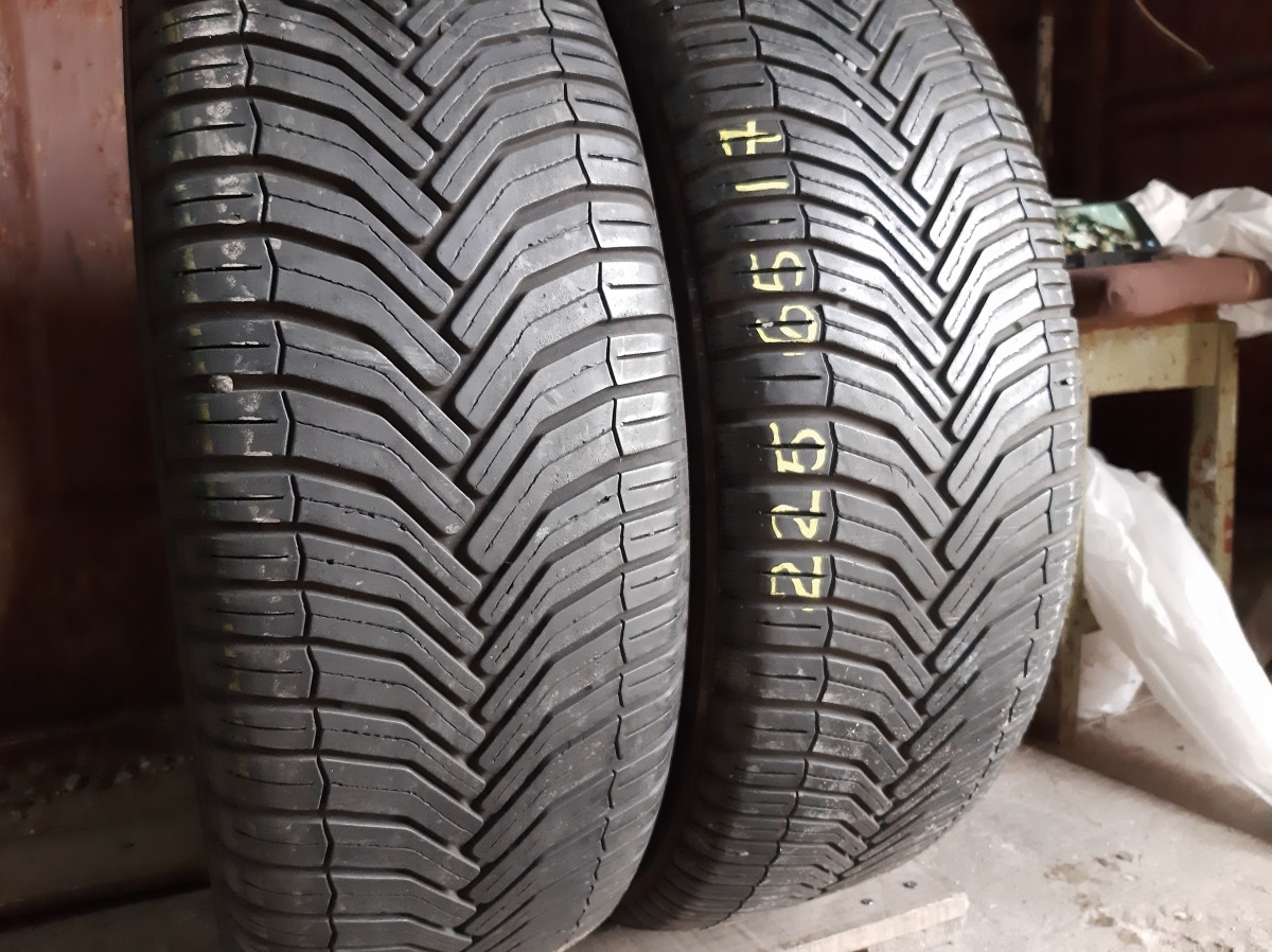 Придбати вживані шини Michelin Cross Climate SUV 225/65 R 17 Придбати вживані шини Michelin Cross Climate SUV 225/65 R 17