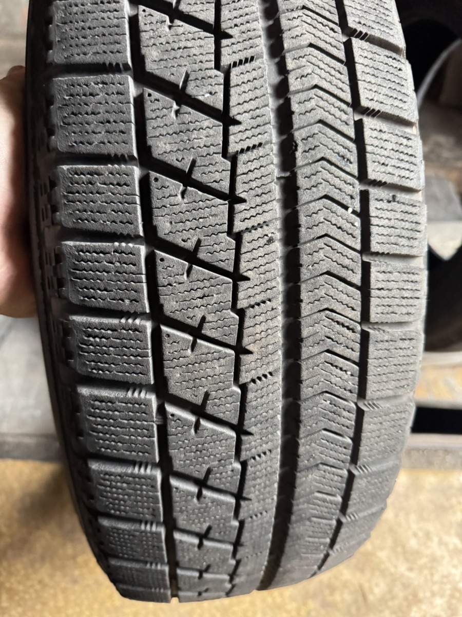 Придбати вживані шини Bridgestone Blizzak-VRX . . 195/65 R 15 Придбати вживані шини Bridgestone Blizzak-VRX . . 195/65 R 15