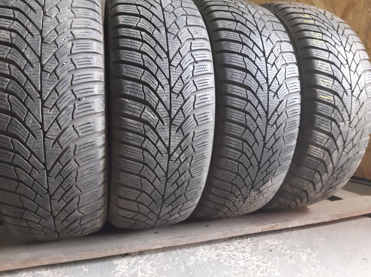 Придбати вживані шини Kumho Winter Craft WP 52 . 195/55 R 16 Придбати вживані шини Kumho Winter Craft WP 52 . 195/55 R 16