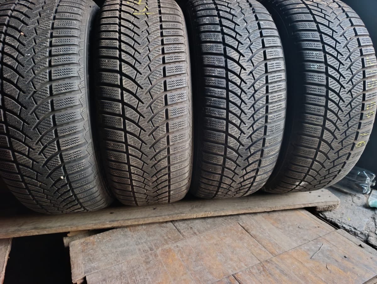 Придбати вживані шини Semperit Speed-Grip 3 215/55 R 16 Придбати вживані шини Semperit Speed-Grip 3 215/55 R 16