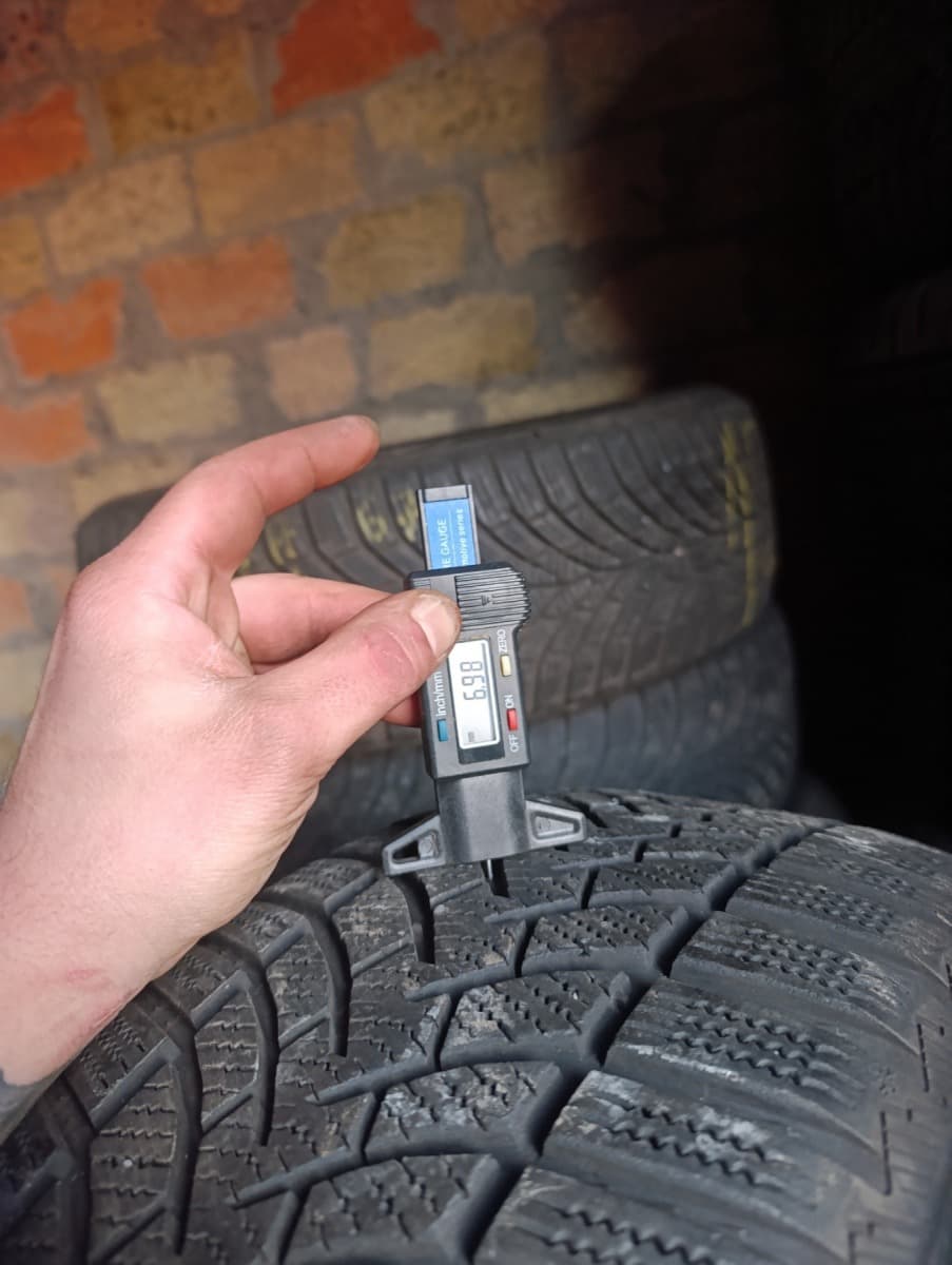 Шини б/у Semperit Speed-Grip 3 215/55 R 16 Вживані шини Semperit Speed-Grip 3 215/55 R 16