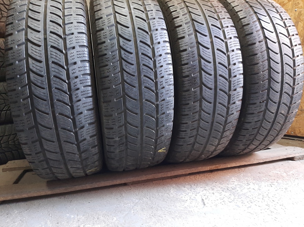 Придбати вживані шини Continental Vanco Winter 2     235/65 R 16C Придбати вживані шини Continental Vanco Winter 2     235/65 R 16C