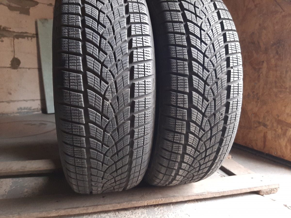 Придбати вживані шини GoodYear Ultra Grip Perfomance … / 215/60 R 17 Придбати вживані шини GoodYear Ultra Grip Perfomance … / 215/60 R 17