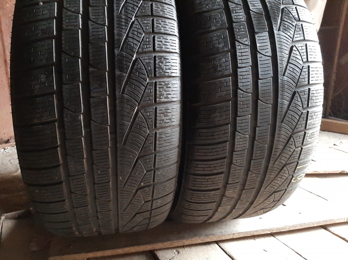 Придбати вживані шини Pirelli Sotozero Winter 240 RFT . 275/40 R 19 Придбати вживані шини Pirelli Sotozero Winter 240 RFT . 275/40 R 19