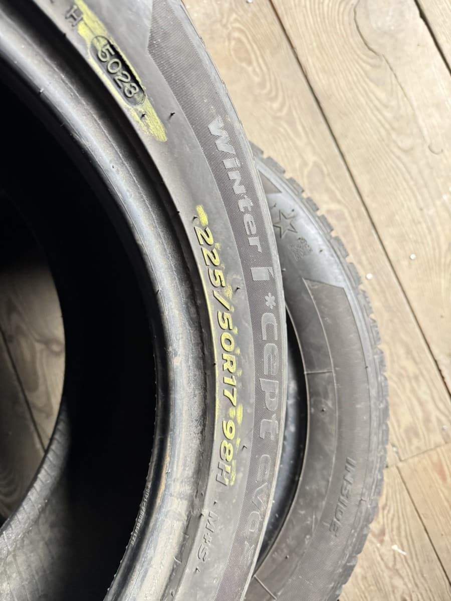 Шини б/у Hankook Winter i*cept EVO 2 . 225/50 R 17 Вживані шини Hankook Winter i*cept EVO 2 . 225/50 R 17
