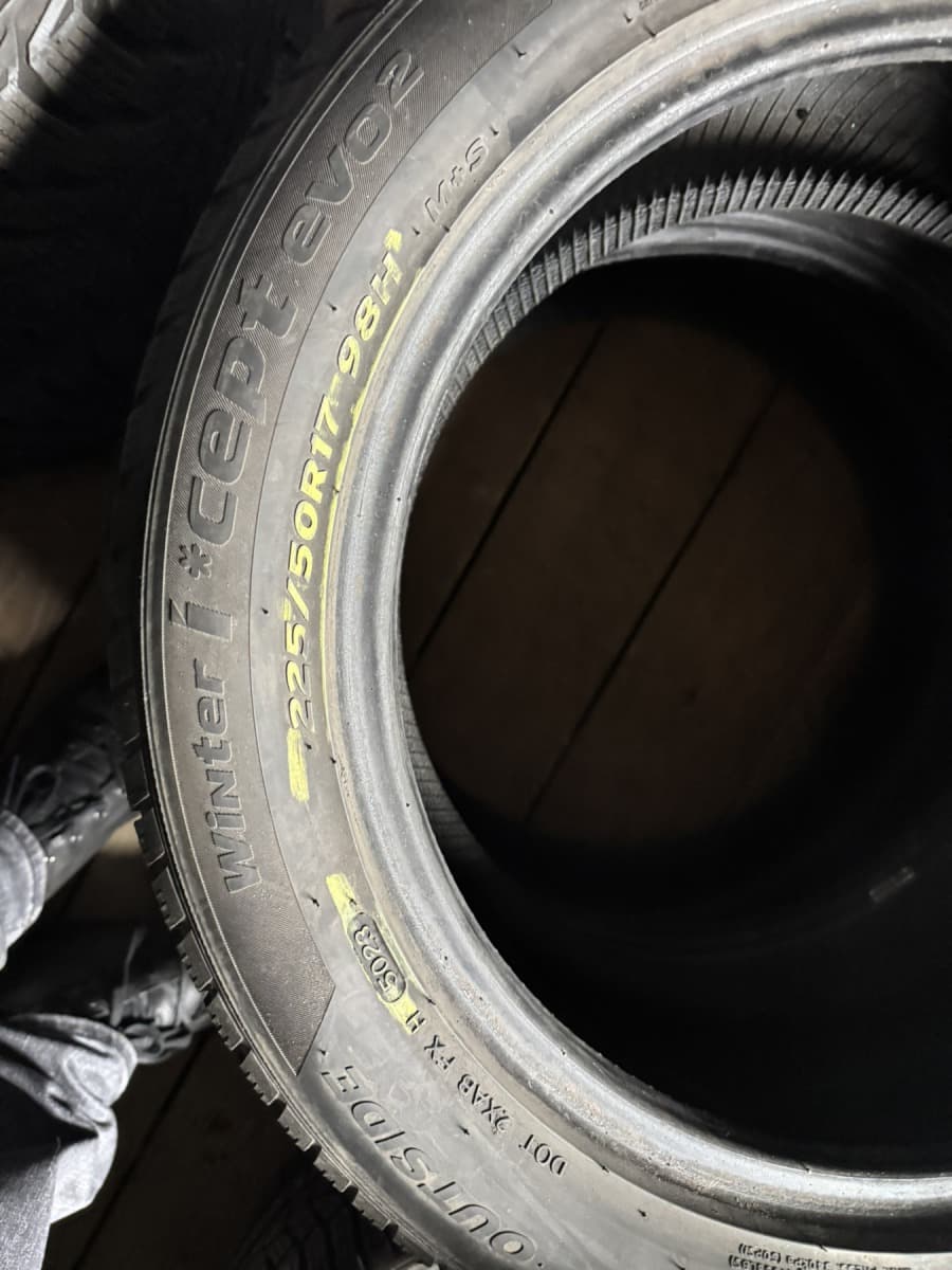 Шини б/у Hankook Winter i*cept EVO 2 . 225/50 R 17 Вживані шини Hankook Winter i*cept EVO 2 . 225/50 R 17
