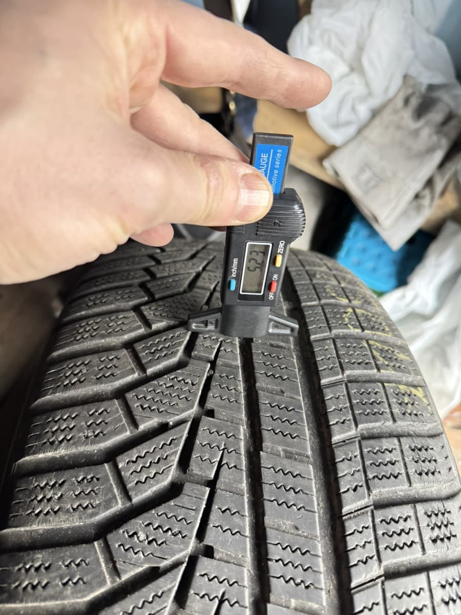 Шини б/у Hankook Winter i*cept EVO 2 . 225/50 R 17 Вживані шини Hankook Winter i*cept EVO 2 . 225/50 R 17