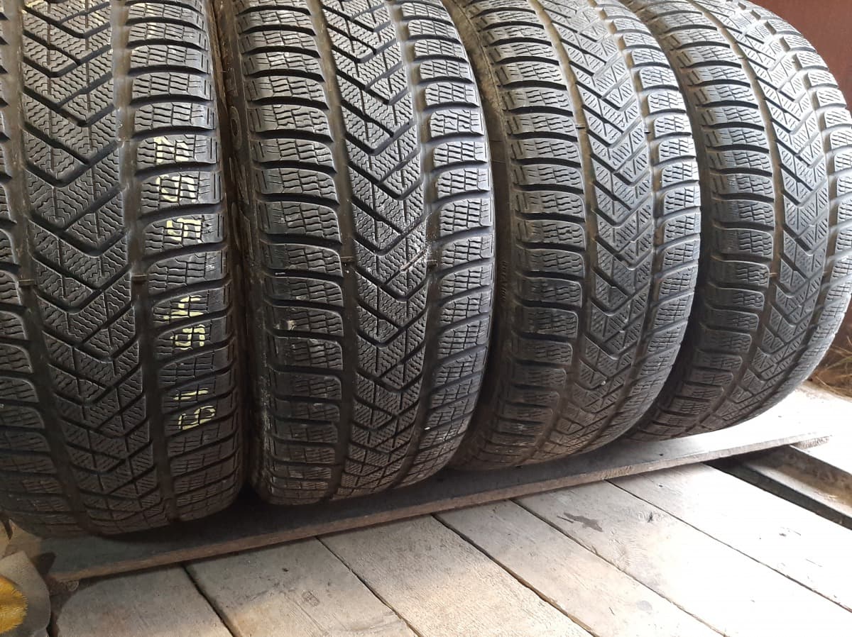 Придбати вживані шини Pirelli Sottozero 3 . 255/45 R 19 Придбати вживані шини Pirelli Sottozero 3 . 255/45 R 19