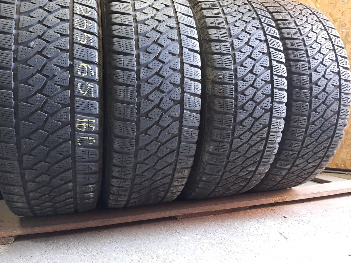 Придбати вживані шини Bridgestone Blizzak W810 235/65 R 16C Вживані шини з Європи Bridgestone Blizzak W810 235/65 R 16C