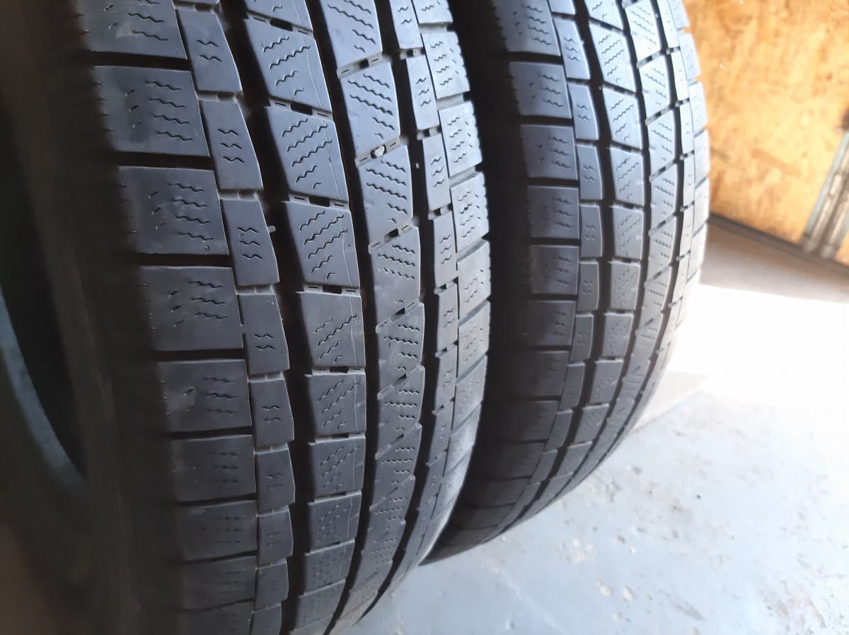 Придбати вживані шини Falken Euro Winter Van 01 . . 205/75 R 16C Вживані шини з Європи Falken Euro Winter Van 01 . . 205/75 R 16C