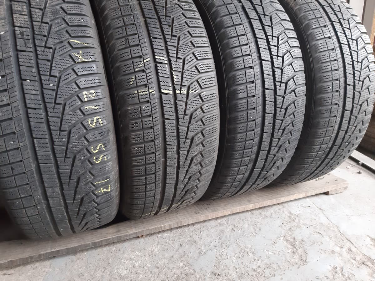 Придбати вживані шини Hankook Winter i*Cept evo 2 … 215/55 R 17 Вживані шини з Європи Hankook Winter i*Cept evo 2 … 215/55 R 17