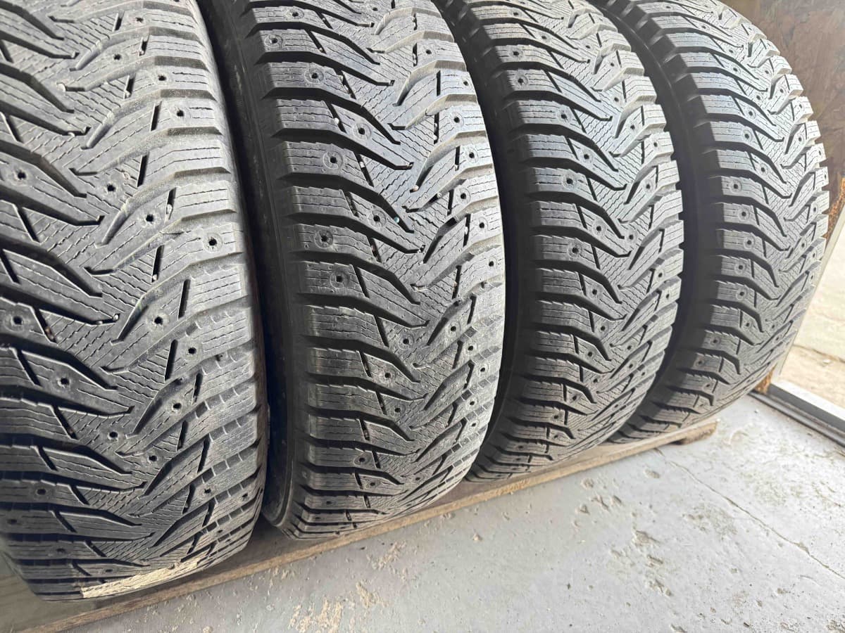 Придбати вживані шини Kumho Winter Craft SUV WS 31 Ice 225/65 R 17 Вживані шини з Європи Kumho Winter Craft SUV WS 31 Ice 225/65 R 17