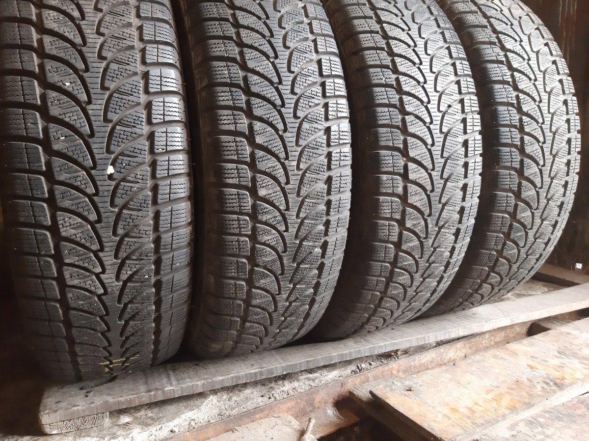 Придбати вживані шини Bridgestone Blizzak LM-80 evo   215/70 R 16 Вживані шини з Європи Bridgestone Blizzak LM-80 evo   215/70 R 16