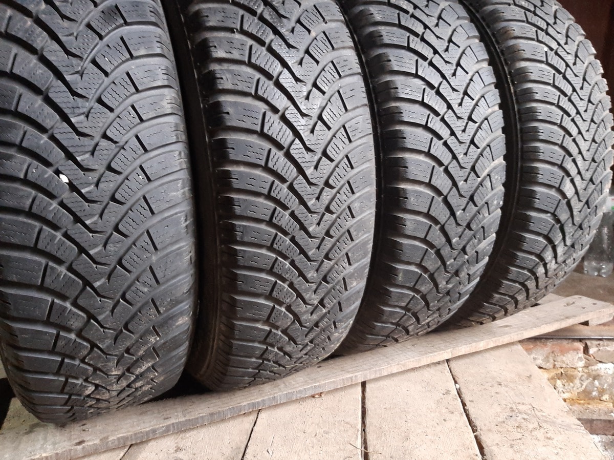 Придбати вживані шини Falken Eurowinter HS 01 Suv    225/65 R 17 Вживані шини з Європи Falken Eurowinter HS 01 Suv    225/65 R 17