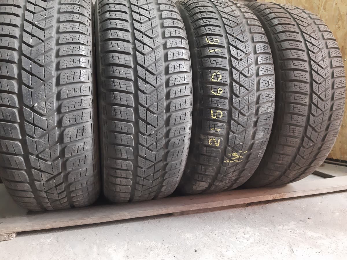 Придбати вживані шини Pirelli Sottozero 3 215/60 R 16 Вживані шини з Європи Pirelli Sottozero 3 215/60 R 16