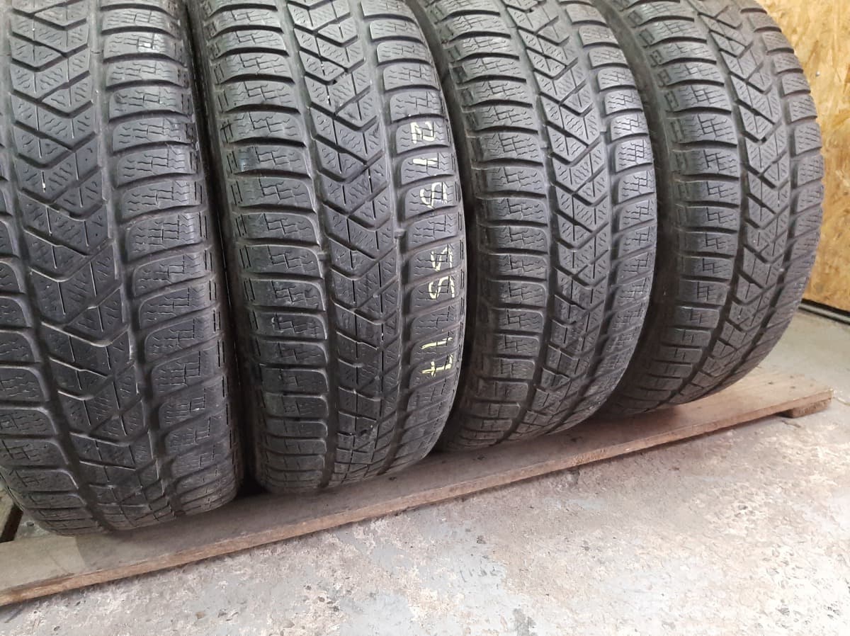 Придбати вживані шини Pireli Sottozero 3 215/55 R 17 Вживані шини з Європи Pireli Sottozero 3 215/55 R 17
