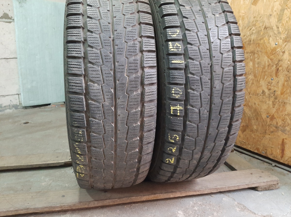Придбати вживані шини Falken Euro Winter HS 437… 225/70 R 15C Вживані шини з Європи Falken Euro Winter HS 437… 225/70 R 15C