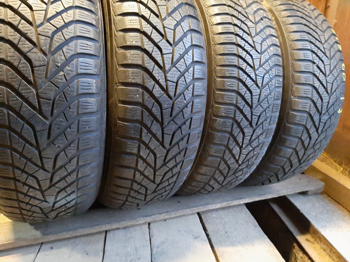 Придбати вживані шини Yokohama BlueEarthWinter V905 / 215/60 R 17 Вживані шини з Європи Yokohama BlueEarthWinter V905 / 215/60 R 17