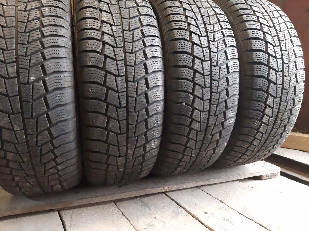 Придбати вживані шини IKing Wintech 215/60 R 16 Вживані шини з Європи IKing Wintech 215/60 R 16