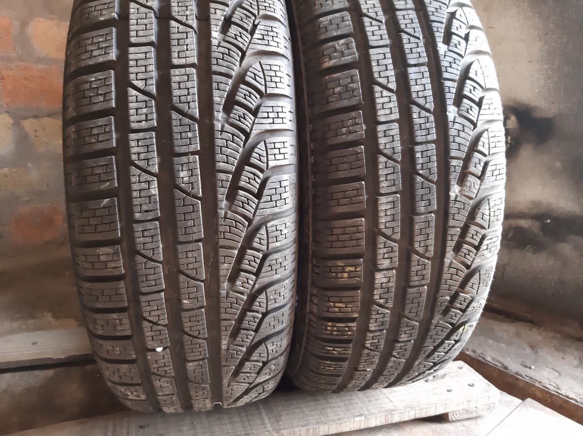 Придбати вживані шини Pirelli Sottozero Winter 210 … / 205/60 R 16 Вживані шини з Європи Pirelli Sottozero Winter 210 … / 205/60 R 16