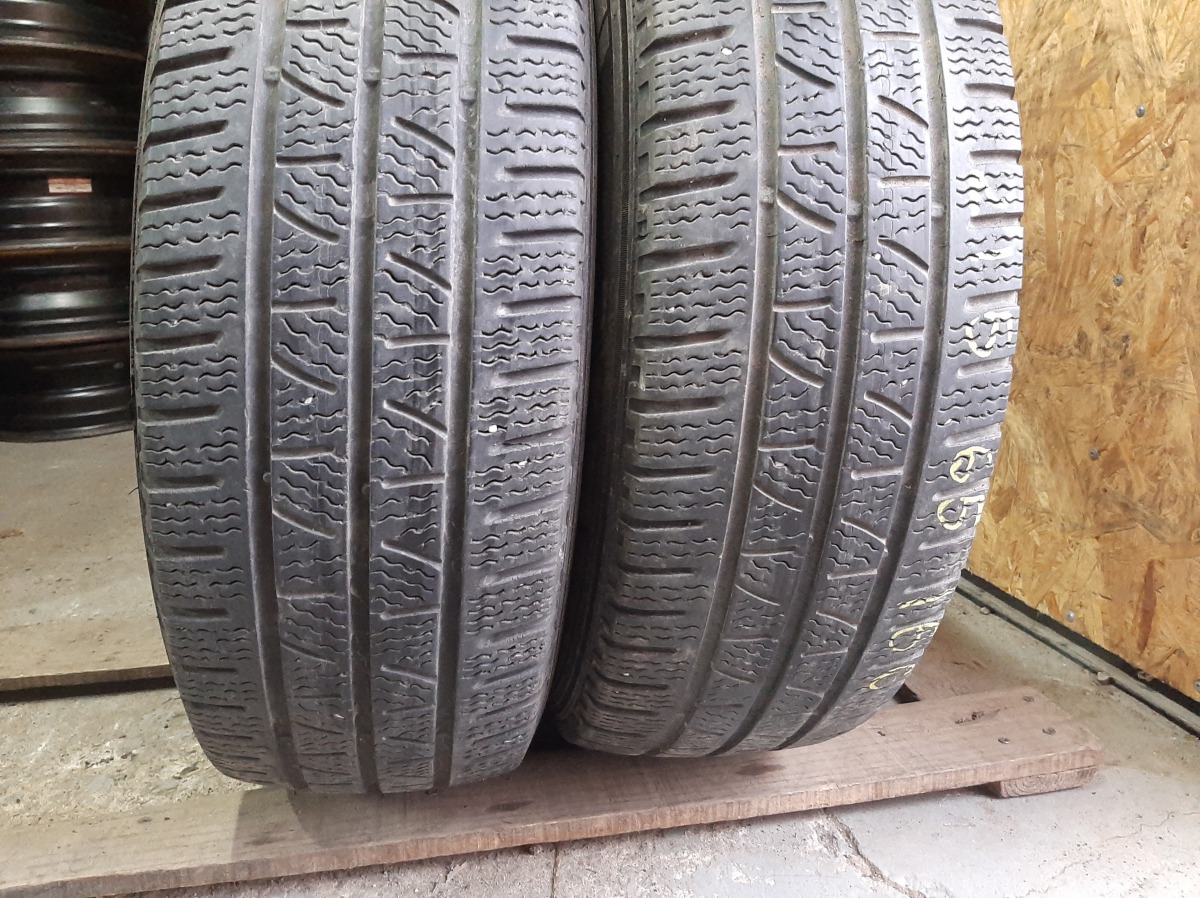Придбати вживані шини Pirelli Carrier Winter 215/65 R 16C Вживані шини з Європи Pirelli Carrier Winter 215/65 R 16C