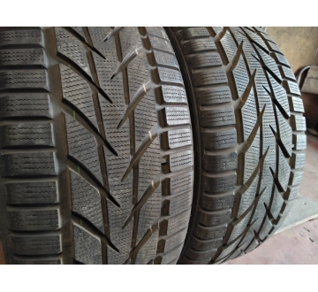 Шини на авто в хорошому стані Toyo Snow Prox шириною 245 висотою 45 радіусом R 17 низькі ціни