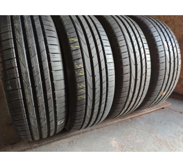 Шини на авто в хорошому стані Hankook Ventus S1 SUV EVO 2    . шириною 235 висотою 65 радіусом R 17 низькі ціни